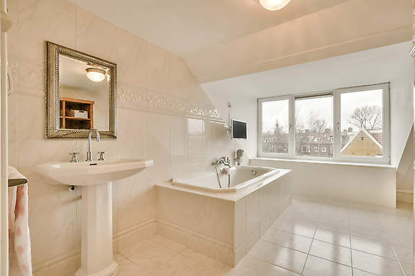 포토 JPG 해외이미지 창문 욕조 실내 사람없음 인테리어 깨끗함 거울 욕실 세면대 화장실 해외포토 디자인 컨셉 내부 파일형식 이미지허브