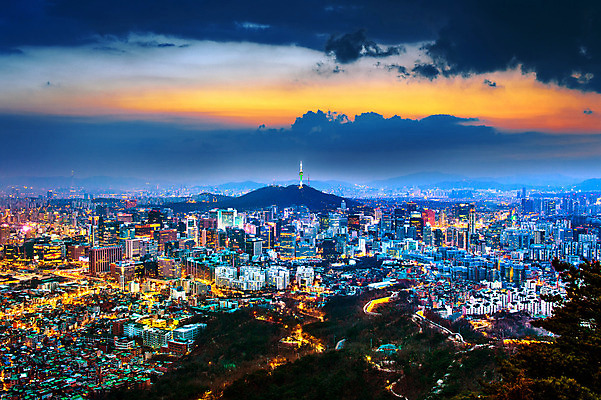 포토 JPG 해외이미지 아시아 도로 여행 비즈니스 건축양식 하늘 전등 산 서울 한국 안테나 파노라마 동양인 풍경 사람없음 건물 금융 빛 강 도시풍경 사무실 여행객 탑 일몰 도시 도심 역 야간 바쁨 장면 지역 스카이라인 남쪽 랜드마크 해외202004 해외포토 자연요소 건축물 건축 나라 길 통신 교통시설 조명 촬영기법 사람 인종 경제 노을 방향 파일형식