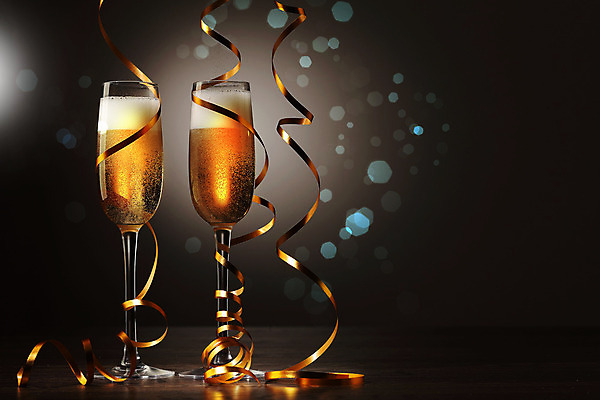 포토 JPG 해외이미지 디자인 기념일 행복 리본 음료 백그라운드 크리스마스 겨울 검은배경 새로움 기념 선물 사랑 사람없음 빛 상자 파티 축제 낭만 축하 알코올 샴페인 샴페인잔 해외202004 해외포토 계절 감정 컨셉 술잔 주류 이벤트 검은색 파일형식