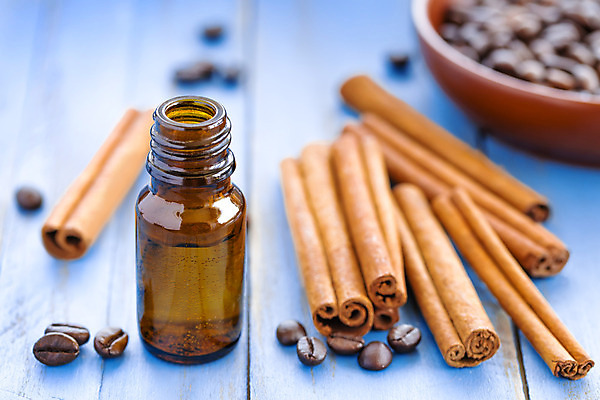 포토 JPG 해외이미지 라이프스타일 백그라운드 탁자 사람없음 갈색 막대기 향신료 오브젝트 향 시나몬 해외202004 해외포토 컬러 가구 생활 향미료 파일형식