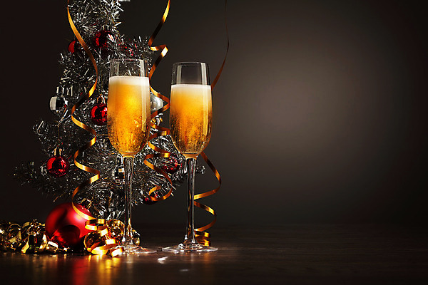포토 JPG 해외이미지 디자인 기념일 행복 리본 음료 백그라운드 크리스마스 겨울 검은배경 새로움 기념 선물 사랑 사람없음 빛 상자 파티 축제 낭만 축하 알코올 샴페인 샴페인잔 해외202004 해외포토 계절 감정 컨셉 술잔 주류 이벤트 검은색 파일형식