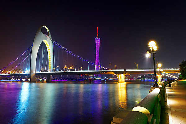 포토 JPG 해외이미지 디자인 여행 비즈니스 건축양식 교통시설 하늘 새로움 풍경 사람없음 건물 물 금융 파란색 빛 강 도시풍경 사무실 반사 여행객 탑 고층빌딩 중국 황혼 도시 도심 야간 장면 대도시 스카이라인 랜드마크 해외202004 해외포토 자연요소 건축물 건축 아시아 컬러 교통 컨셉 사람 빌딩 경제 일몰 시설 파일형식