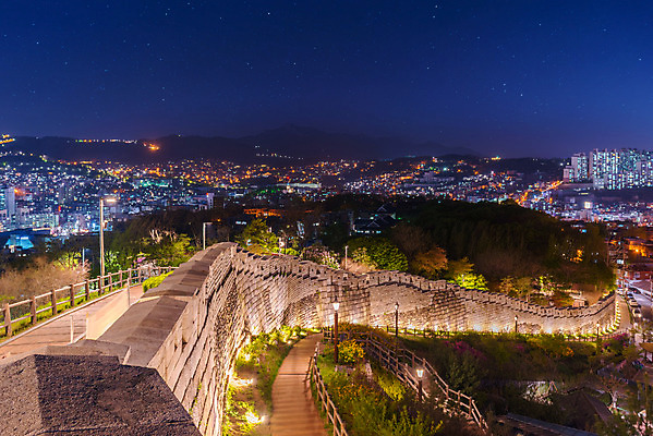 포토 JPG 해외이미지 아시아 여행 비즈니스 산 서울 한국 안테나 풍경 사람없음 건물 도시풍경 탑 도시 도심 야간 장면 지역 스카이라인 남쪽 랜드마크 해외202004 해외포토 자연요소 건축물 나라 통신 방향 파일형식