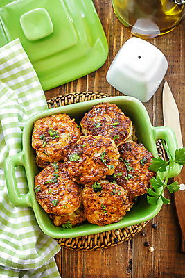 포토 JPG 해외이미지 전통 접시 음식 다이어트 채소 공 탁자 파슬리 건강 육류 돼지고기 어류 요리 사람없음 목재 초록색 갈색 주방 식사 저녁식사 치킨 소고기 튀김 햄버거 시골 신선 사발 맛 기름 미트볼 자르기 굽기 먹기 묘사 메뉴 준비 점심식사 핸드메이드 맛있는 해외202004 해외포토 나무 식기 컬러 가구 컨셉 식재료 재료 모션 패스트푸드 수중동물 사기그릇 구이 닭고기요리 파일형식