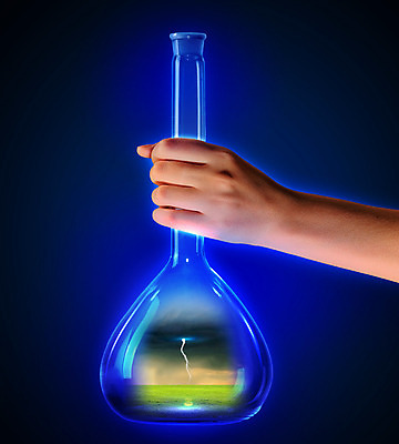 포토 JPG 해외이미지 아이콘 손 디자인 자연 유리 날씨 아이디어 창조 사람없음 파란색 힘 에너지 항아리 분위기 실험실 닫기 보호 위험 번개 예측 컨테이너 심볼 분석 오브젝트 사인 시험관 폭풍 물약 옛날 캡모자 해외202004 해외포토 모자_잡화 산업 컬러 컨셉 모션 재질 실험기구 실험 신체부위 약 도자기 생태계 파일형식