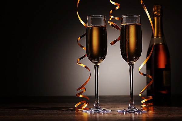 포토 JPG 해외이미지 디자인 기념일 행복 리본 음료 백그라운드 크리스마스 겨울 검은배경 새로움 기념 선물 사랑 사람없음 빛 상자 파티 축제 낭만 축하 알코올 샴페인 샴페인잔 해외202004 해외포토 계절 감정 컨셉 술잔 주류 이벤트 검은색 파일형식