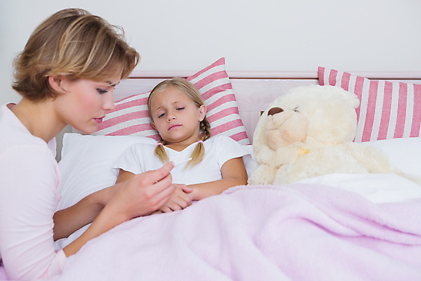 포토 JPG 해외이미지 백인 라이프스타일 여자 딸 어린이 가정 엄마 실내 건강 사랑 상반신 두명 옆모습 부모 열 질병 온도계 간호 돌봄 인플루엔자 의료성형뷰티 여자만 해외202004 해외포토 서양인 감정 뷰포인트 의학 가족 모션 사람 내부 생활 바이러스 파일형식