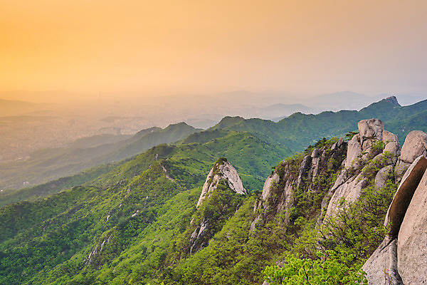 포토 JPG 해외이미지 나무 공원 여행 단풍 잎 자연 벽지 하늘 산 서울 한국 풍경 사람없음 야외 빨간색 초록색 햇빛 등산 하이킹 회색 달력 가을 바위 황무지 정상 숲 돌산 남쪽 공화국 전국 절정 화강암 해외202004 해외포토 식물 계절 공공시설 나라 아시아 컬러 레저 태양 트래킹 암석 돌_바위 방향 생태계 파일형식