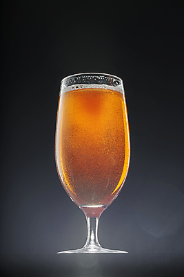 포토 JPG 해외이미지 검은배경 잔 한잔 맥주 실내 사람없음 해외포토 1 식기 백그라운드 주류 내부 검은색 파일형식 이미지허브