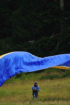 포토 JPG 해외이미지 주간 남자 하늘 한명 사람 성인 야외 비행 낙하산 패러글라이딩 글라이더 성인남자한명만 해외포토 자연요소 1 스포츠 남자한명만 성인남자만 파일형식 이미지허브