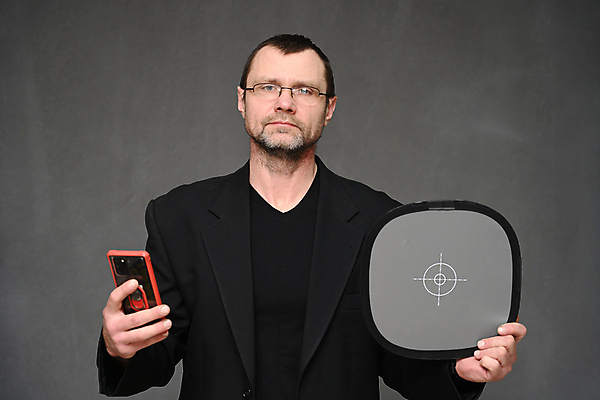 포토 JPG 해외이미지 직업 1 라이프스타일 남자 행복 백그라운드 통신 성공 모바일 세포 대화 한명 미소 사람 정장 성인 스마트폰 핸드폰 사무실 보라색 목도리 재킷 업무 비즈니스맨 자신감 종업원 스마트 콧수염 사인 경영자 리더 와이파이 부름 경영 우수 사용자 해외포토 잡화 옷 감정 컬러 컨셉 비즈니스 모션 수염 표정 말하기 생활 전자제품 스마트기기 외투 작업 직장인 절기 무선인터넷 파일형식 이미지허브