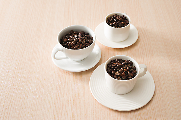 포토 JPG 해외이미지 티타임 실내 사람없음 원두 커피잔 담기 세잔 나무배경 해외포토 커피 백그라운드 모션 휴식 잔 3 내부 파일형식 이미지허브