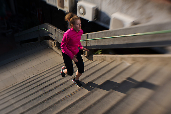 포토 JPG 해외이미지 전신 라이프스타일 여자 아침 건강 한명 성인 야외 옆모습 운동복 달리기 조깅 계단 오르기 유산소운동 러닝 성인여자한명만 해외포토 주간 1 옷 뷰포인트 모션 사람 생활 운동 여자한명만 성인여자만 파일형식 이미지허브