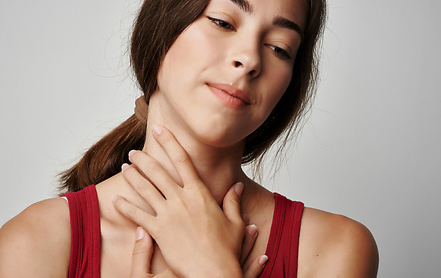 포토 JPG 해외이미지 여자 실내 건강 관리 한명 상반신 성인 앞모습 고통 질병 돌봄 손짚기 성인여자한명만 해외포토 1 감정 뷰포인트 의학 모션 사람 손짓 내부 여자한명만 성인여자만 파일형식 이미지허브