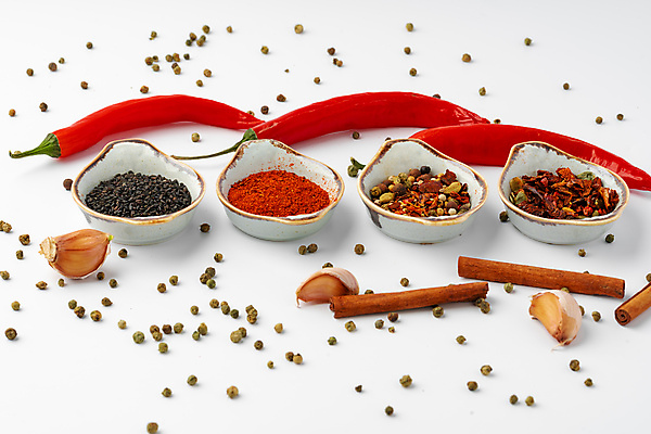 포토 JPG 해외이미지 식재료 실내 마늘 사람없음 향신료 흰배경 홍고추 고춧가루 시나몬스틱 통후추 할라피뇨 해외포토 백그라운드 채소 고추 내부 흰색 가루 후추 시나몬 향미료 파일형식 이미지허브