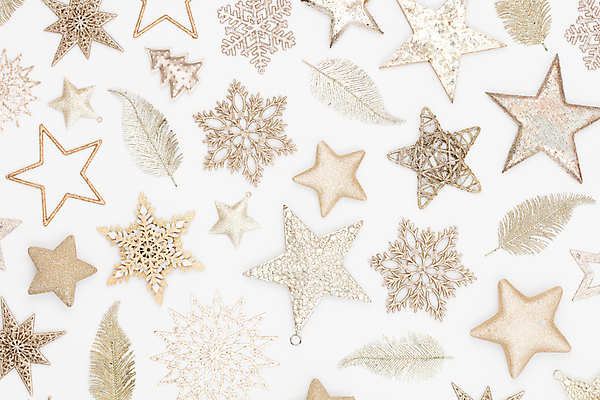 포토 JPG 해외이미지 별 크리스마스장식 겨울 패턴 눈꽃 실내 사람없음 하이앵글 패턴백그라운드 금색 눈송이 오브젝트 흰배경 나뭇잎모양 눈꽃무늬 별모형 해외포토 자연요소 모양 계절 뷰포인트 컬러 백그라운드 크리스마스 무늬 나뭇잎 눈_날씨 내부 모형 흰색 파일형식 이미지허브