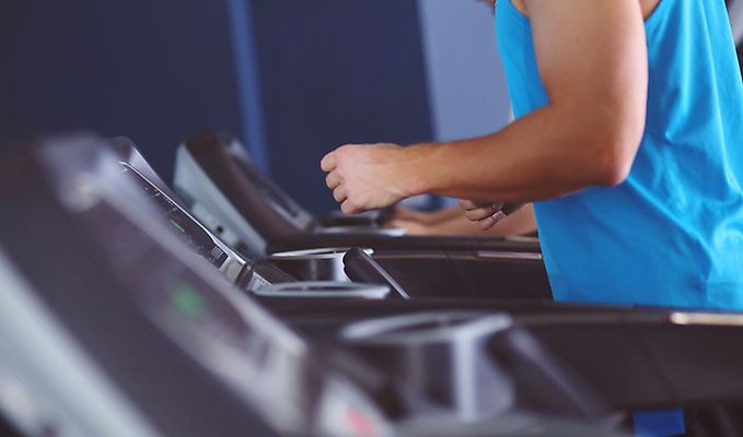 포토 JPG 해외이미지 라이프스타일 여자 행복 운동화 십자가 2 건강 한명 미소 사람 성인 운동복 운동 그룹 몸무게 날씬함 연습 체육관 바디케어 얇은 적자 해외포토 1 옷 감정 신발 표정 생활 몸매 파일형식 이미지허브