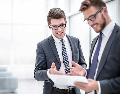 포토 JPG 해외이미지 백인 직업 응시 남자 안경 컨셉 2 비즈니스 CEO 사업가 협력 함께함 기술 실내 사람 두명 사무실 알약 디지털 스크린 장비 만남 정보 그룹 대표 휴대용 전시회 동료 경영자 와이파이 전자 경영 콜라보레이션 해외포토 서양인 시선 잡화 관계 내부 약 전시 오브젝트 리더 무선인터넷 파일형식 이미지허브