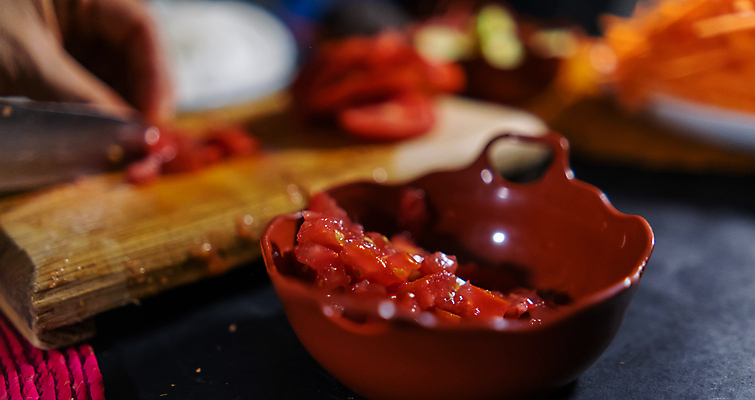 포토 JPG 해외이미지 손 음식 백그라운드 다이어트 토마토 채소 재료 자연 양파 도마 건강 요리 사람 사람없음 주방 신선 사발 칼 맛 자르기 오브젝트 유기농 날것 점토 비타민 내추럴 채식주의자 핸드메이드 비건 맛있는 해외포토 웰빙 컨셉 모션 주방용품 신체부위 사기그릇 생태계 채식 영양소 파일형식 이미지허브