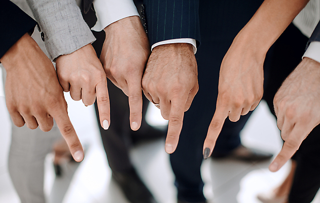 포토 JPG 해외이미지 손 정장 아웃포커스 신체부위 가리킴 해외포토 옷 촬영기법 사람 손짓 파일형식 이미지허브