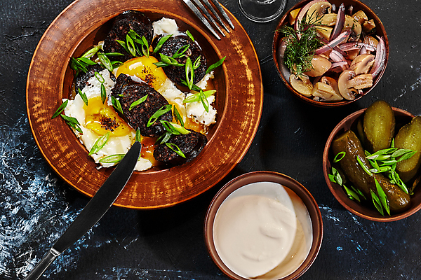 포토 JPG 해외이미지 포크 사람없음 하이앵글 버섯 나이프 계란프라이 피클 나무그릇 나무접시 우크라이나 해외포토 그릇 식기 접시 유럽 뷰포인트 목재 칼 계란요리 절임 파일형식 이미지허브