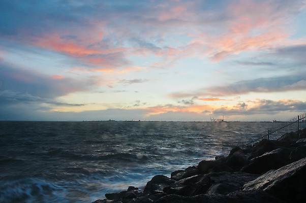 포토 JPG 해외이미지 호수 파도 바다 여행 백그라운드 자연 하늘 휴가 사람없음 야외 물 파란색 빛 컬러풀 태양 반사 항구 황혼 일몰 새벽 호주 야간 저녁 방파제 장면 멜버른 콘크리트 수평선 해외포토 자연요소 공공시설 컬러 교통시설 노을 오세아니아 생태계 파일형식 이미지허브