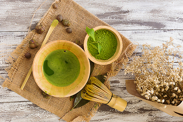 포토 JPG 해외이미지 식물 꽃다발 잎 사람없음 하이앵글 찻잔 가루 말차 차선_다기 차시 해외포토 꽃 뷰포인트 잔 차_음료 다기 파일형식 이미지허브