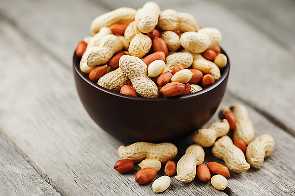 포토 JPG 해외이미지 그릇 실내 사람없음 견과류 유기농 담기 땅콩 나무탁자 해외포토 식기 웰빙 모션 탁자 내부 파일형식 이미지허브