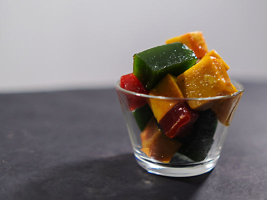 포토 JPG 해외이미지 전통 음식 조각 백그라운드 다이어트 재료 유리 탁자 멕시코 건강 사탕 사람없음 컵 컬러풀 회색 신선 달콤 맛 설탕 큐브 오브젝트 정사각형 젤리 히스패닉 내추럴 개조 맛있는 해외포토 도형 식기 컬러 가구 컨셉 북아메리카 재질 디저트 파일형식 이미지허브