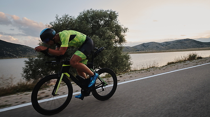 포토 JPG 해외이미지 주간 전신 남자 도로 하늘 한명 성인 야외 옆모습 자전거 승차 사이클선수 사이클링 라이딩 성인남자한명만 해외포토 자연요소 1 길 뷰포인트 교통시설 모션 운동선수 사람 바이크 육상스포츠 남자한명만 성인남자만 파일형식 이미지허브