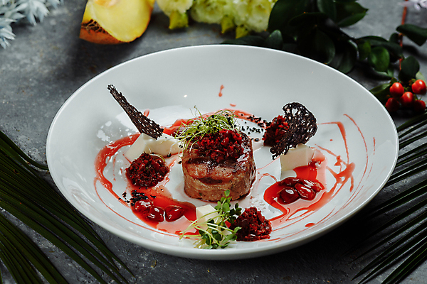 포토 JPG 해외이미지 접시 유럽 음식 조각 백그라운드 채소 육류 스테이크 요리 사람없음 목재 빨간색 초록색 갈색 식당 요리사 식사 저녁식사 이탈리아 소고기 흰색 신선 업무 체리 고급 우아함 달콤 맛 그릴 잼 굽기 허브 만족 슬라이스 후추 로즈메리 점심식사 등심 개조 맛있는 해외포토 나무 식물 직업 식기 감정 나라 컬러 컨셉 과일 식재료 재료 주방용품 서양음식 상점 작업 소스_음식 구이 향신료 파일형식 이미지허브