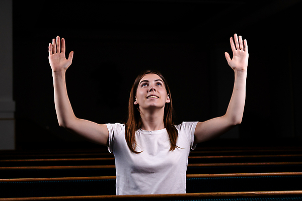 포토 JPG 해외이미지 손 남자 행복 기독교 종교 얼굴 어린이 음악 아침 함께함 관리 사랑 한명 사람 성인 10대 독서 교회 성경 어둠 희망 천주교 흰색 기도 잡기 예수 그룹 영혼 심볼 명상 추수감사절 용서 숭배 신앙심 옛날 해외포토 주간 1 감정 컬러 컨셉 종교용품 종교건축 모션 청소년 문화예술 건물 신체부위 신_종교 파일형식 이미지허브