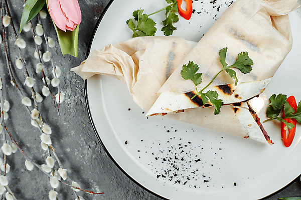 포토 JPG 해외이미지 전통 접시 음식 빵 백그라운드 토마토 채소 양파 파프리카 샌드위치 육류 요리 사람없음 목재 빨간색 갈색 식사 저녁식사 치킨 소고기 덮개 신선 플랫 중앙 그릴 상추 지중해 허브 향신료 속도 피클 롤 동쪽 그리스인 점심식사 케밥 시리아 아랍어 아르메니아 피타 튀르키예 해외포토 서양인 나무 식물 식기 아시아 바다 컬러 식재료 재료 중동 주방용품 뚜껑 방향 닭고기요리 절임 향미료 파일형식 이미지허브