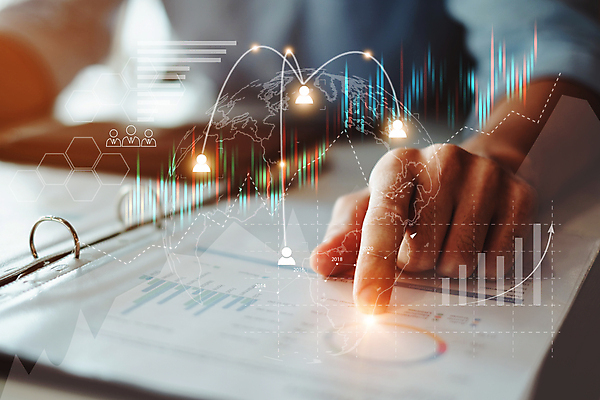 포토 JPG 해외이미지 손 비즈니스 그래프 아웃포커스 신체부위 빛 사무실 디지털 터치 업무 문서 만들기 해외포토 모션 촬영기법 사람 작업 파일형식 이미지허브