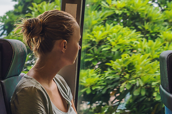 포토 JPG 해외이미지 라이프스타일 응시 여자 행복 여행 이동 창문 교통시설 아침 버스 한명 미소 사람 앉기 성인 금발 맑음 기차 도시 최고 업무 도심 전철 승차 서비스 출퇴근 승객 프라하 지하 타운 대도시 일반 우표 선로 통근 해외포토 주간 1 헤어스타일 시선 감정 육상교통 교통 컨셉 비즈니스 모션 날씨 대중교통 표정 생활 작업 시설 출근 체코 파일형식 이미지허브