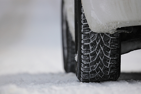 포토 JPG 해외이미지 나무 계절 도로 여행 백그라운드 겨울 패턴 교통시설 자동차 자연 날씨 안전 사람없음 야외 얼음 검은색 운전 추위 흰색 시골 바퀴 닫기 위험 묘사 속도 질감 타이어 밟기 고무 선로 자동 눈내림 카피스페이스 해외포토 자연요소 식물 길 육상교통 컬러 교통 컨셉 무늬 모션 눈_날씨 공백 시설 생태계 파일형식 이미지허브