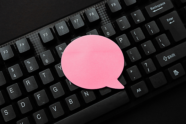 포토 JPG 해외이미지 종이 분홍색 백그라운드 말풍선 아이디어 사람없음 키보드 카피스페이스 해외포토 컬러 컨셉 공백 파일형식 이미지허브