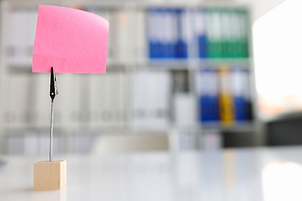 포토 JPG 해외이미지 직업 교육 종이 분홍색 비즈니스 학교 탁자 설계 문구용품 아이디어 직장 창조 사람없음 사무실 라벨 쪽지 공백 정보 시간 업무 막대기 작업실 메시지 계획 알림 책상 바쁨 공지사항 빨래집게 시트 경영 어려움 조언 목차 자극 해외포토 컬러 가구 컨셉 회사 프레임 집게 작업 오브젝트 파일형식 이미지허브