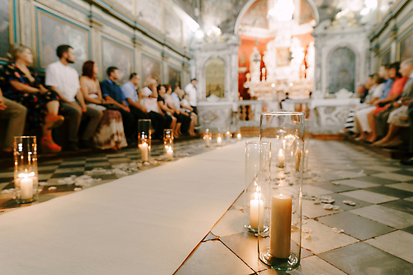 포토 JPG 해외이미지 종교 안경 선 결혼 벤치 촛불 유리 결혼식 불 조명 바닥 사람 앉기 사람없음 빛 성당 침묵 카펫 흰색 축하 사찰 의식 작음 심볼 촛대 연소 광 보유 숭배 신앙심 왁스 화상 해외포토 자연요소 잡화 컬러 컨셉 의자 초 종교건축 모션 재질 이벤트 소리 상처 크기 파일형식 이미지허브