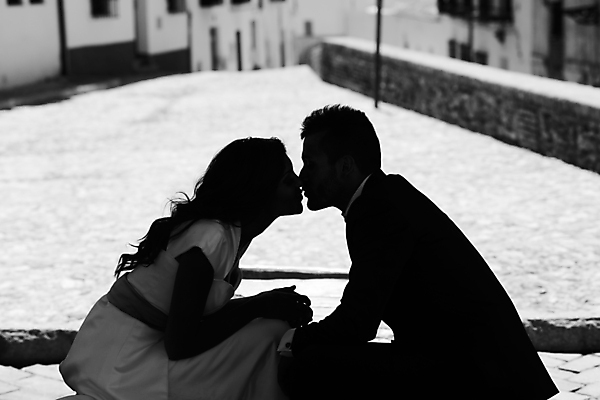 포토 JPG 해외이미지 백인 커플 드레스 여자 남자 꽃 행복 꽃다발 결혼 2 결혼식 남편 키스 함께함 사랑 사람 정장 야외 두명 뷰티 낭만 흰색 축하 잡기 아내 해외포토 서양인 식물 옷 감정 컬러 컨셉 관계 모션 이벤트 애정표현 파일형식 이미지허브