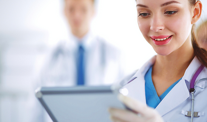 포토 JPG 해외이미지 나무 백인 직업 1 라이프스타일 여자 남자 행복 과학 백그라운드 2 청진기 노동자 엑스레이 건강 실험 한명 미소 사람 성인 약 카메라 듣기 간호사 의사 코트 흰색 허리 폴더 슛 교차 고립 해외포토 서양인 식물 감정 컬러 의학 의료기기 모션 표정 생활 신체부위 전자제품 외투 의료진 파일 파일형식 이미지허브