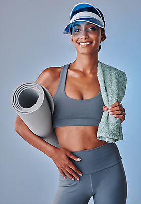 포토 JPG 해외이미지 여자 허리손 요가 실내 한명 들기 상반신 20대 성인 앞모습 매트 잡기 파란배경 요가복 썬캡 성인여자한명만 해외포토 모자_잡화 1 웰빙 뷰포인트 포즈 백그라운드 모션 사람 청년 내부 파란색 운동복 여자한명만 성인여자만 파일형식 이미지허브