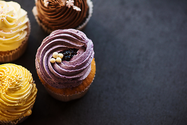 포토 JPG 해외이미지 사람없음 장식 하이앵글 여러개 달콤 컵케이크 크림 블루베리 스프링클 해외포토 뷰포인트 다수 과일 케이크 맛 파일형식 이미지허브