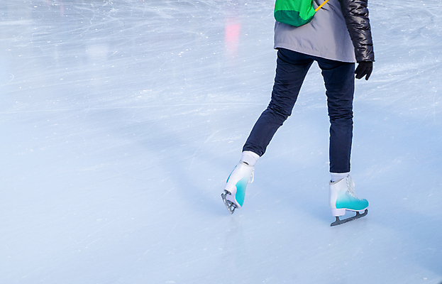 포토 JPG 해외이미지 라이프스타일 옷 여자 행복 스포츠 겨울 모션 청소년 부츠 건강 한명 사람 취미 사람없음 야외 가로 운동 냉동 얼음 기쁨 스케이트 스케이팅 비행 칼날 스케이터 사춘기 카피스페이스 손모아장갑 해외포토 자연요소 1 계절 감정 스포츠용품 장갑 신발 겨울스포츠 운동선수 생활 공백 파일형식 이미지허브