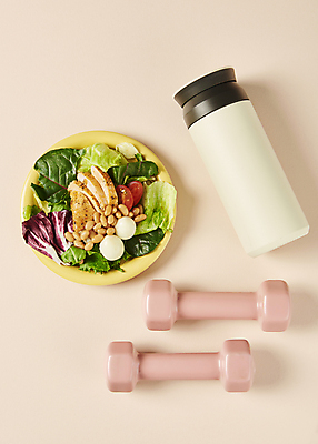 포토 JPG 스튜디오촬영 접시 다이어트 건강 사람없음 하이앵글 건강관리 아령 샐러드 오브젝트 건강식 다이어트음식 저칼로리식단 텀블러 분홍색배경 식단관리 국내포토 식기 음식 뷰포인트 분홍색 백그라운드 실내 관리 컵 식단 저칼로리 파일형식