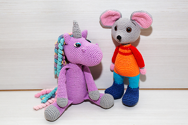 포토 JPG 해외이미지 서기 앉기 사람없음 뜨개질 쥐 유니콘 뜨개인형 해외포토 인형 모션 취미 설치류 파일형식 이미지허브