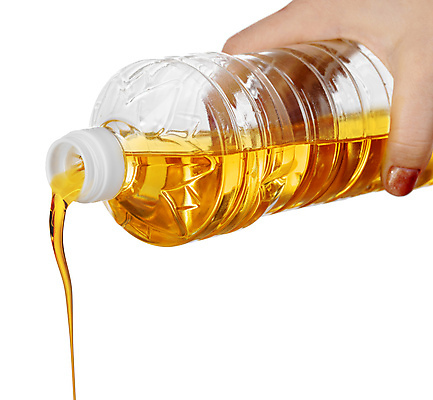 포토 JPG 해외이미지 손 실내 들기 신체부위 붓기 식용유 흰배경 페트병 오일병 해외포토 백그라운드 모션 사람 내부 흰색 기름_음식 병_담는 파일형식 이미지허브