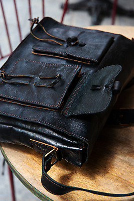 포토 JPG 해외이미지 직업 손 디자인 남자 유럽 여행 백그라운드 서류가방 가방 비즈니스 배낭 거리 서기 사람없음 사무실 유행 여행가방 검은색 핸드백 짐 도시 업무 비즈니스맨 화려 지갑 고급 우아함 주머니 가죽 오브젝트 수납 경영 스트랩 스타일 해외포토 잡화 나라 컬러 컨셉 모션 사람 신체부위 작업 직장인 파일형식 이미지허브