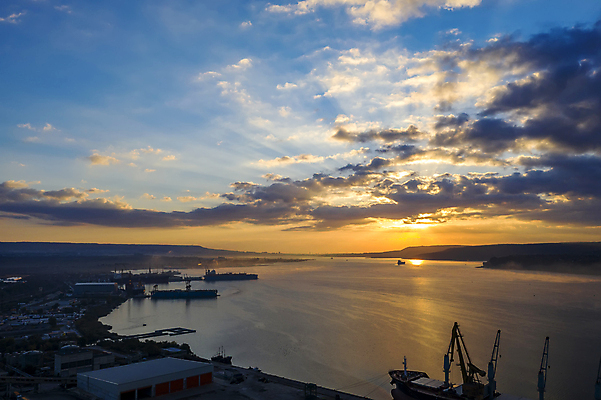 포토 JPG 해외이미지 호수 모래 파도 바다 여행 백그라운드 오렌지 자연 하늘 아침 휴가 사람없음 야외 물 파란색 빛 컬러풀 햇빛 태양 뷰티 반사 일출 일몰 놀람 활발 도시 만 거친 화려 저녁 포트 수평선 해외포토 주간 자연요소 감정 컬러 컨셉 과일 표정 노을 야간 생태계 파일형식 이미지허브