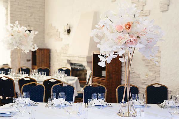 포토 JPG 해외이미지 접시 꽃 포크 의자 잔 사람없음 장식 화려 나이프 고급 결혼소품 웨딩테이블 해외포토 식물 식기 가구 결혼 컨셉 탁자 칼 오브젝트 파일형식 이미지허브